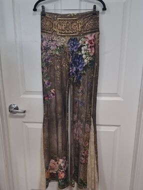 IPNG Floral Gold-Accent Flares